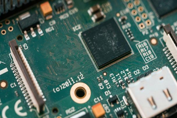 How to make UAV circuit board: The relationship between material, process and performance